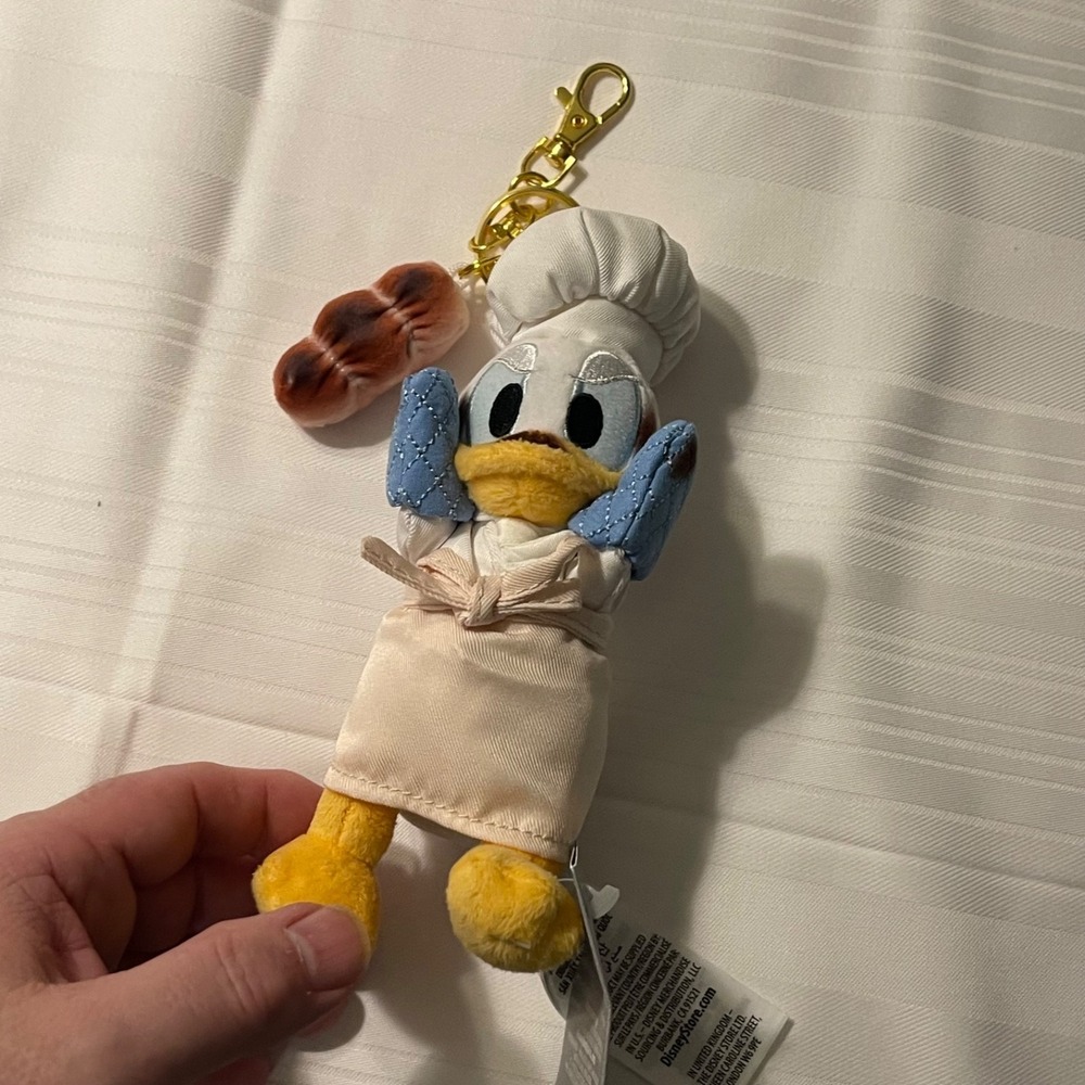 2026 Disney Parks Chef Donald Duck Bread Plush Keychain Bag Charm
